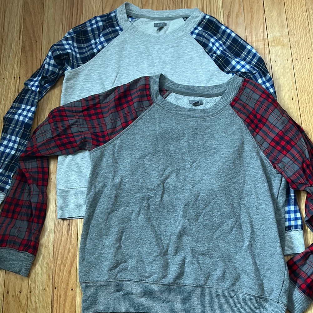 Aerie light weight long sleeved crew neck Set of 2